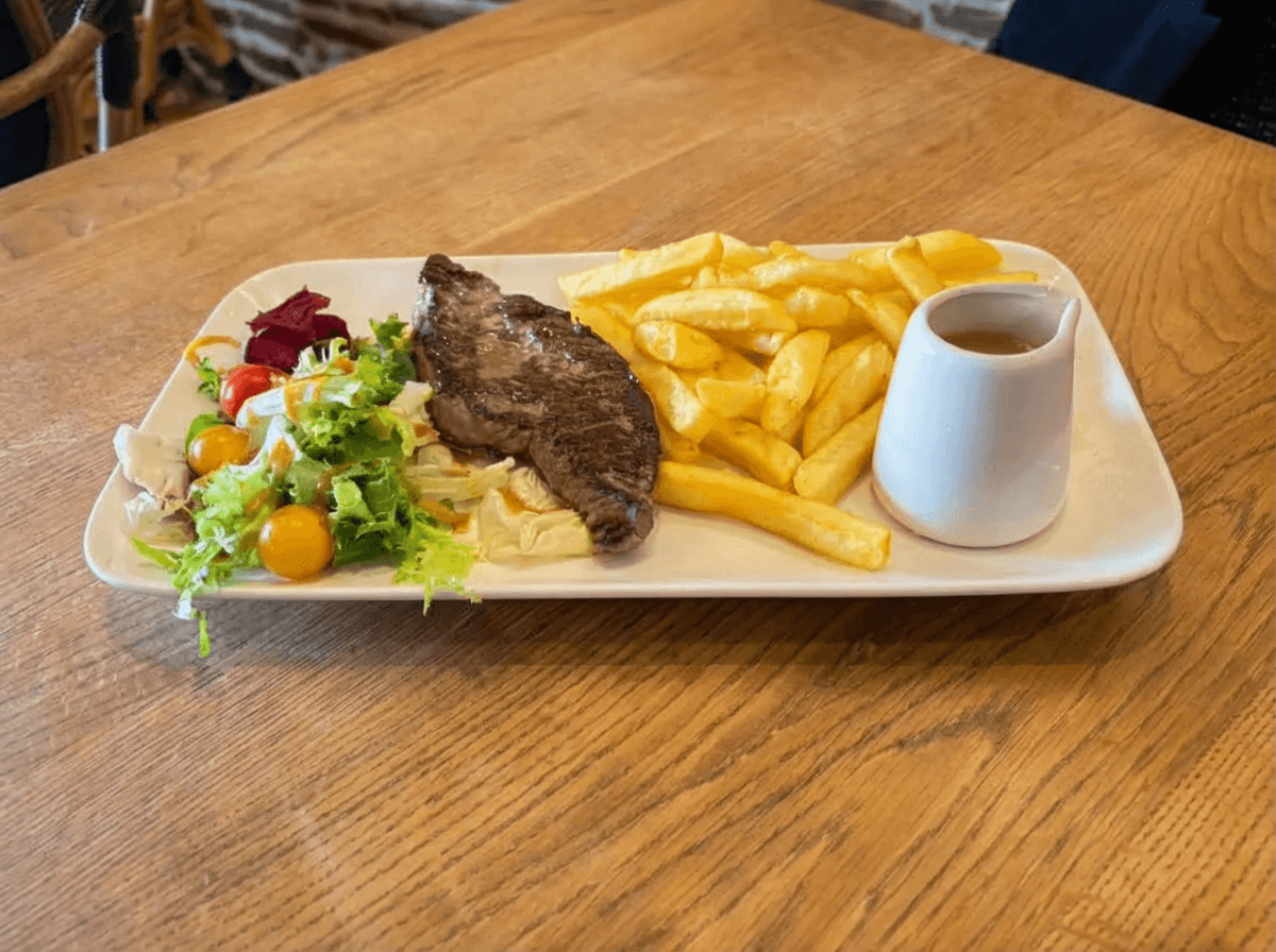 Bavette 200g, sauce échalote maison, frites, salade